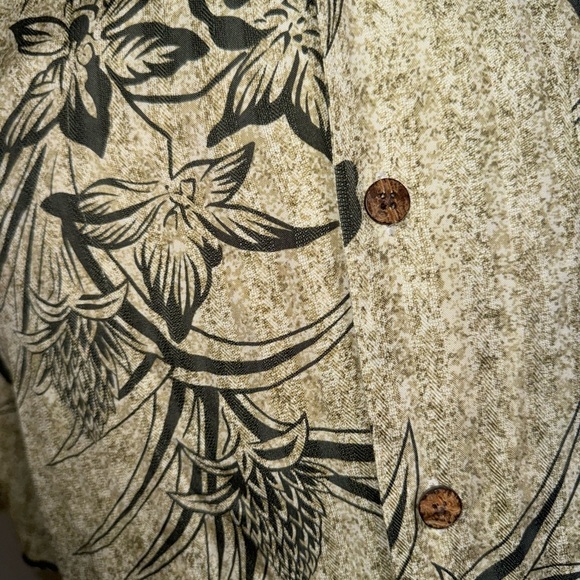 Tommy Bahama Beige and Green Hawaiian Men's Shirt M Tropical Resort - Picture 2 of 8